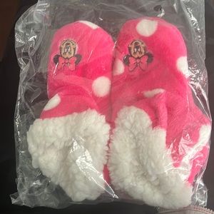 NWT Minnie Mouse girls slippers